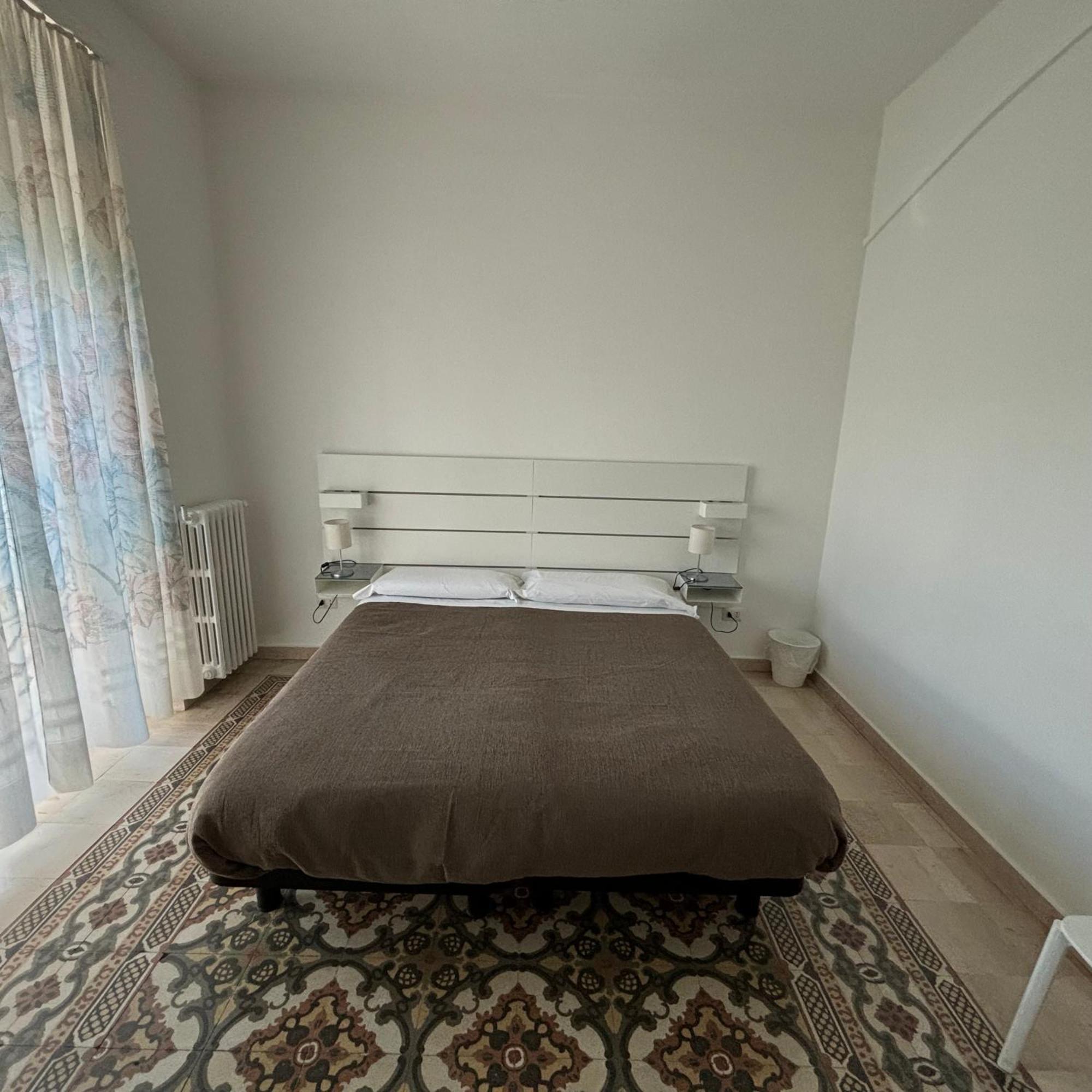 Essential Room & Parking In Centro Citta Con Parcheggio Privato E Wifi Potenza Exterior photo