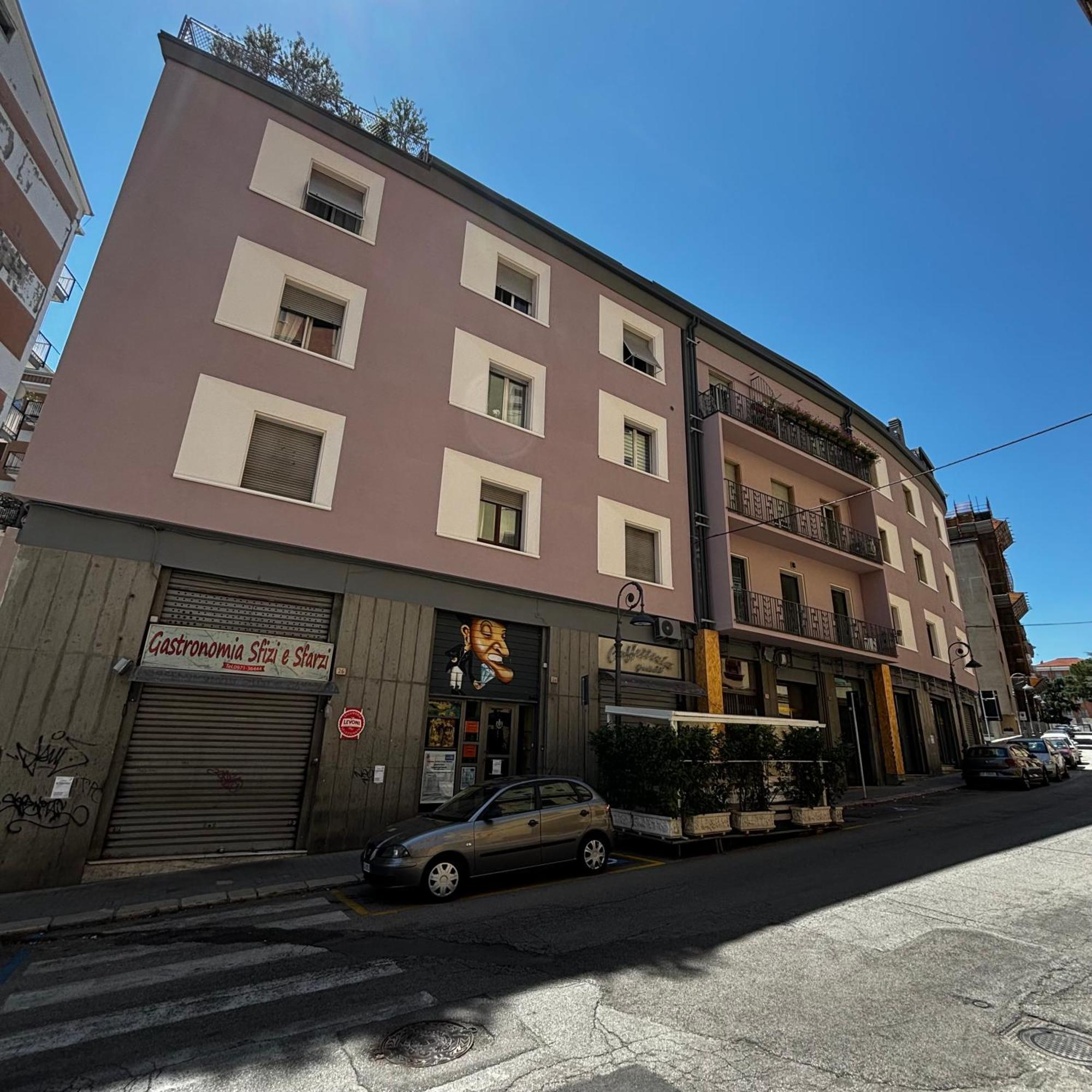 Essential Room & Parking In Centro Citta Con Parcheggio Privato E Wifi Potenza Exterior photo