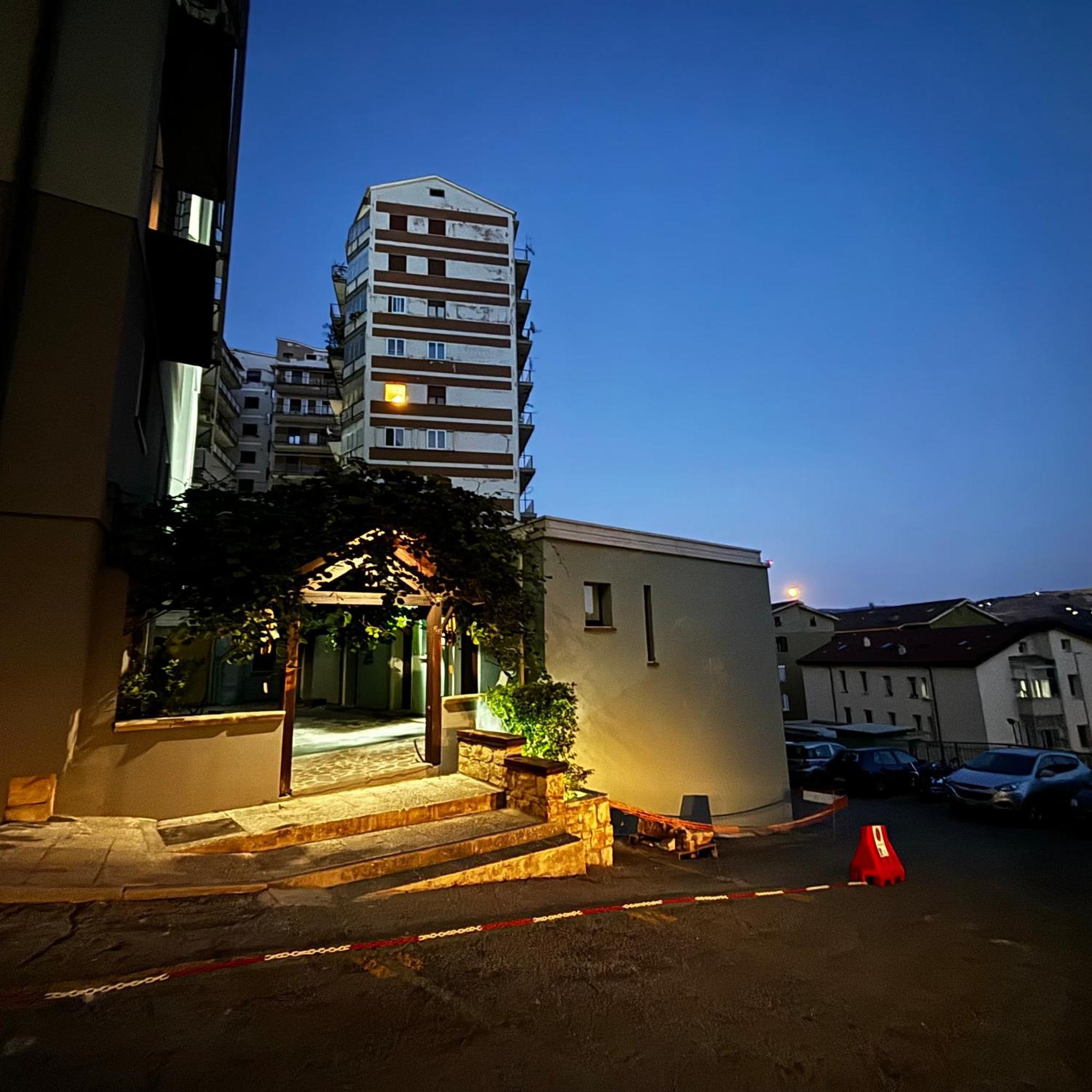 Essential Room & Parking In Centro Citta Con Parcheggio Privato E Wifi Potenza Exterior photo