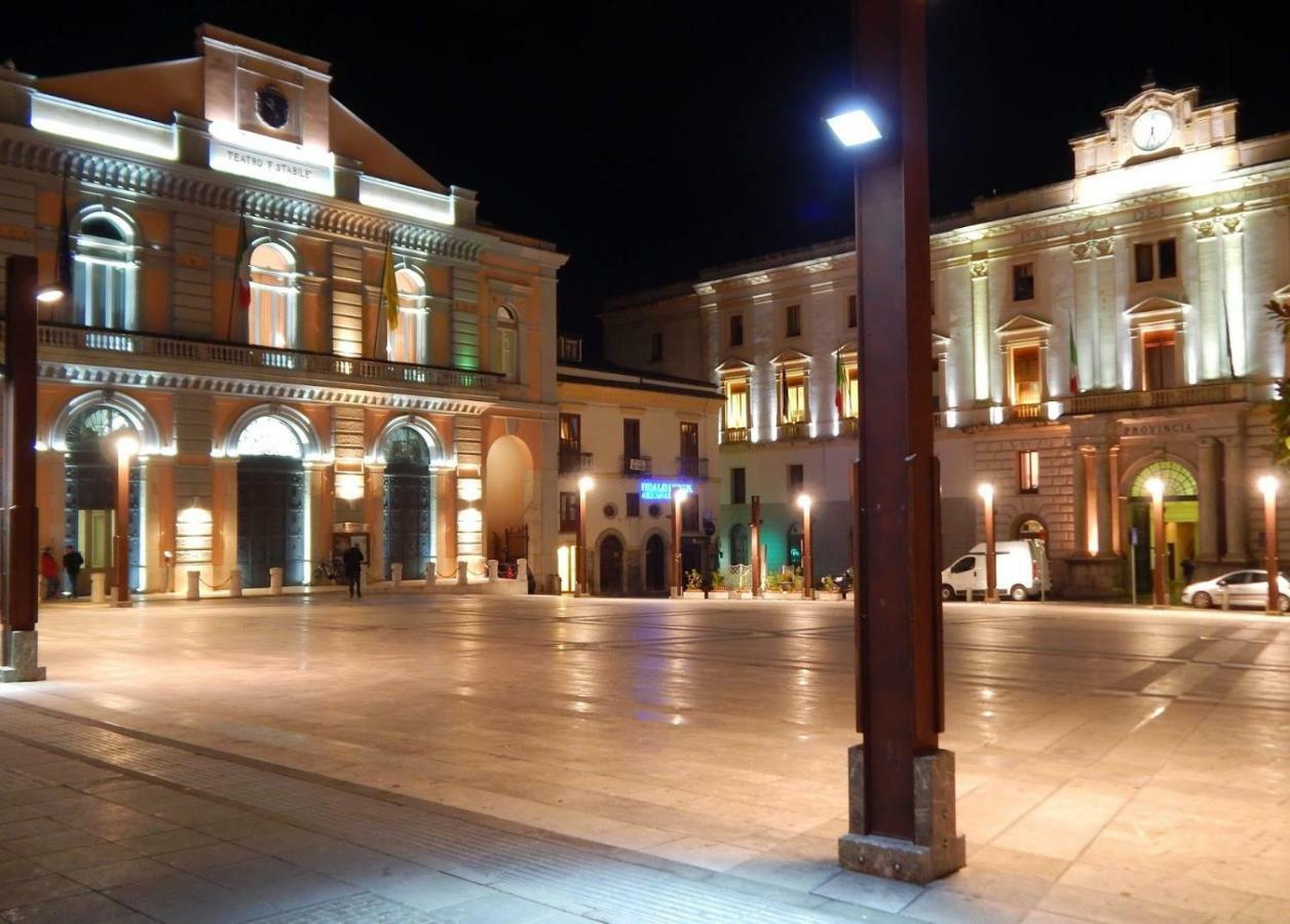 Essential Room & Parking In Centro Citta Con Parcheggio Privato E Wifi Potenza Exterior photo